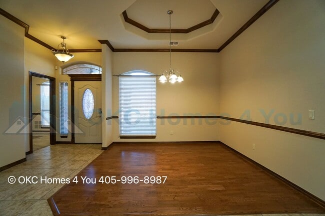 Building Photo - Executive Home in Yukon Schools