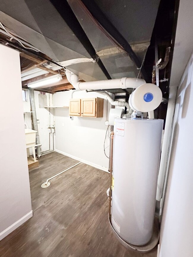 Building Photo - 4 bed/ 2 bath Single-Family Home