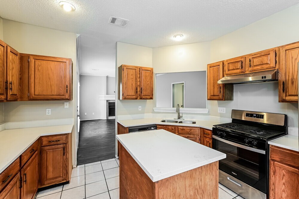 Building Photo - 6018 Fern Hollow Ct