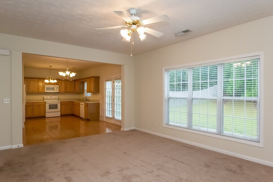Building Photo - 145 Alessie Dr