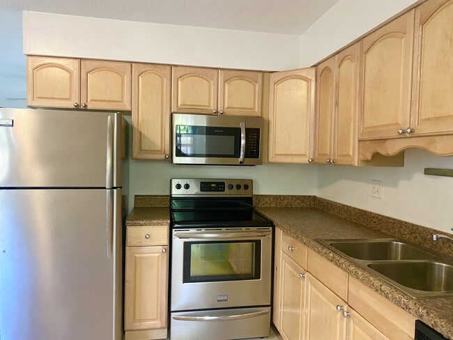Kitchen - 1406 NE 17th Ct