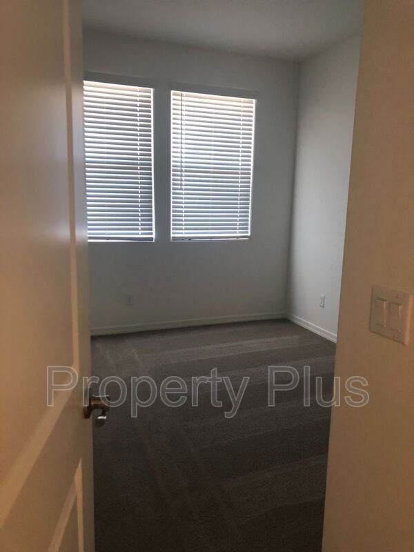 Building Photo - 2213 W Carol Ann Way