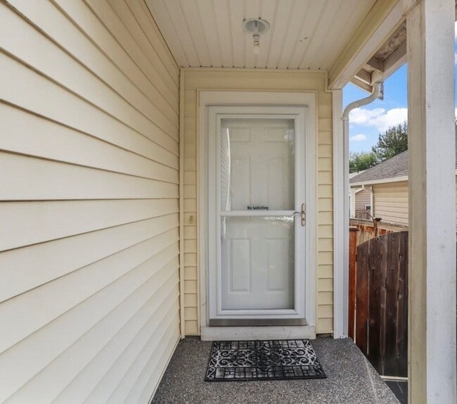 Building Photo - Lynnwood Home