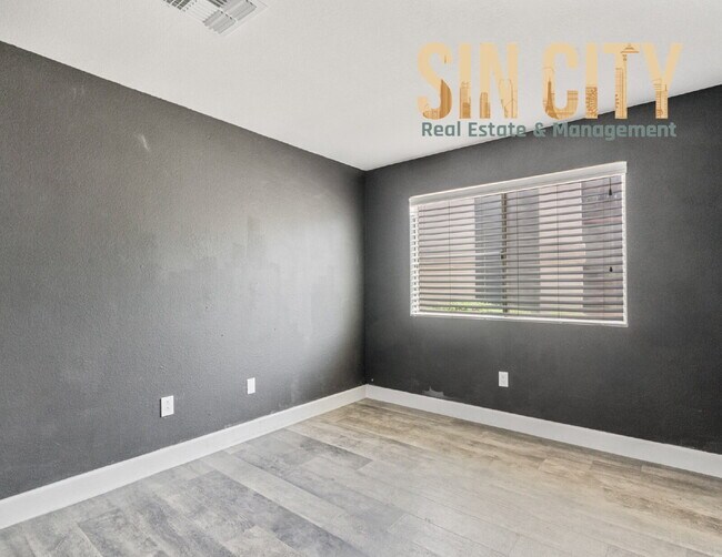 Building Photo - "Spacious 2-Bed, 2-Bath Condo Retreat on W...