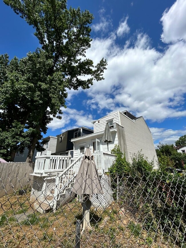 Building Photo - 674 N Clinton Ave