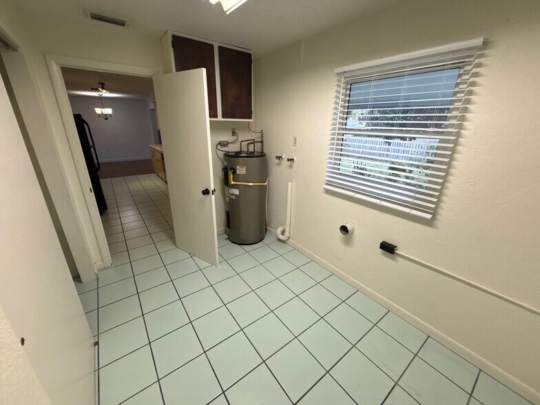 Building Photo - 306 S Monroe St