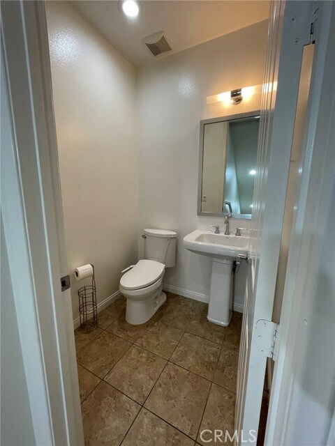 Building Photo - 810 The Promenade