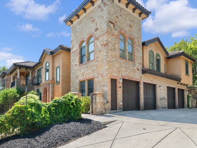 Building Photo - 123 Eaton St