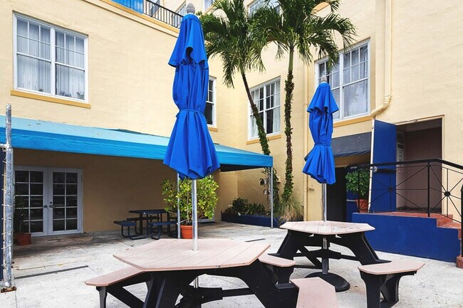 Building Photo - 1300 Collins Ave