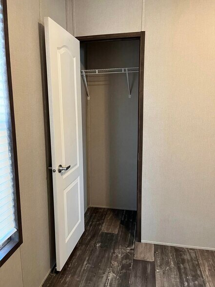 Building Photo - 107 Toledo St