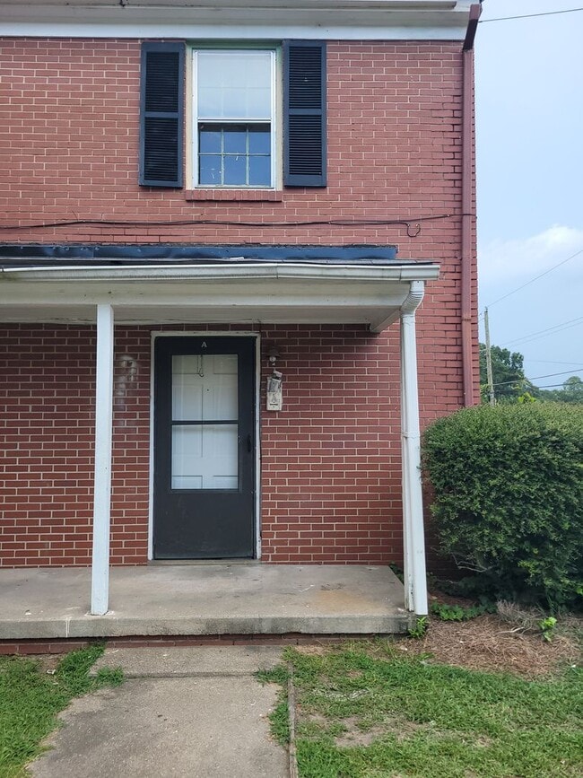 Primary Photo - 405-A E Beech St