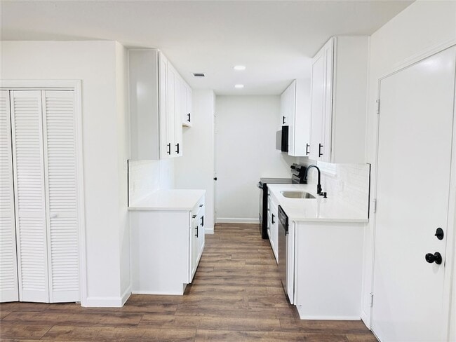 Building Photo - 740 Bimebella Ln