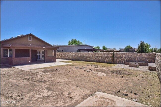 Building Photo - 703 Joe Rodriguez Dr