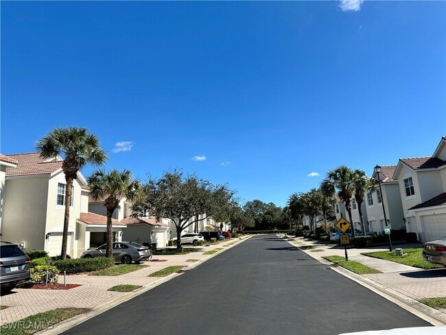 Building Photo - 912 Hampton Cir