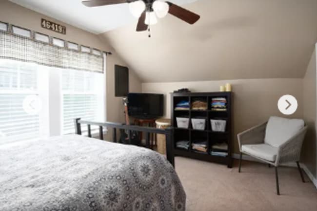 Building Photo - 4 Bedroom with a Hot Tub in the heart of t...