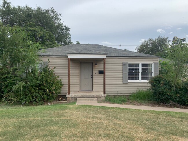 Building Photo - 3515 27th St