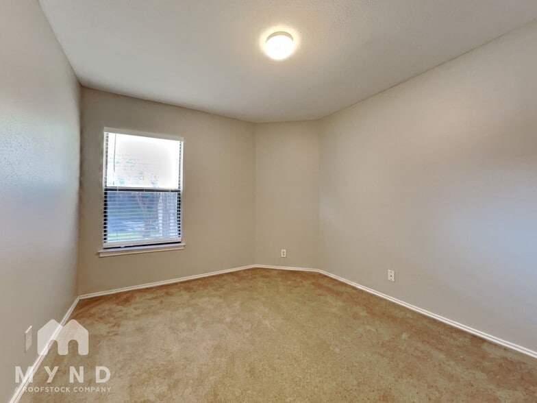 Building Photo - 3403 Shallow Grove