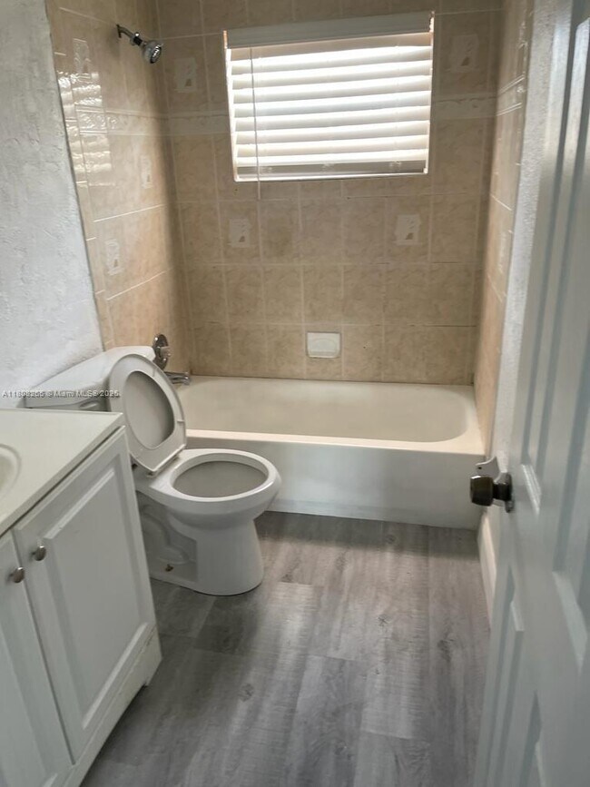 Building Photo - 6812 Doral