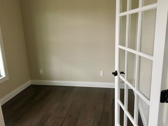 Building Photo - 1206 S Roberto Rd