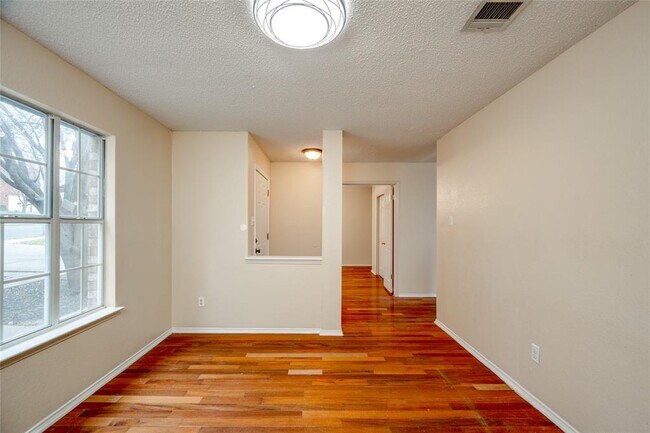 Building Photo - 3807 Eagles Nest St