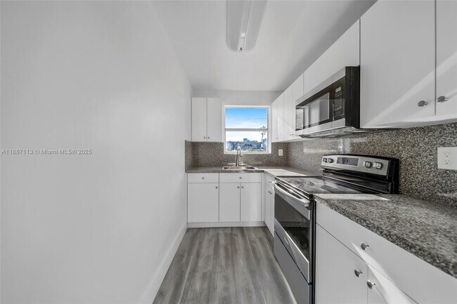 Building Photo - 910 Jefferson Ave