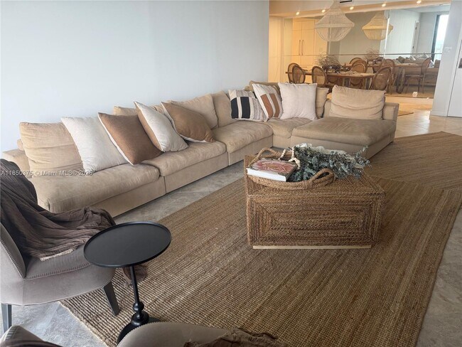 Building Photo - 1111 Crandon Blvd