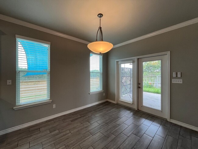 Building Photo - WALKING DISTANCE FROM OSO BAY WETLAND PRES...
