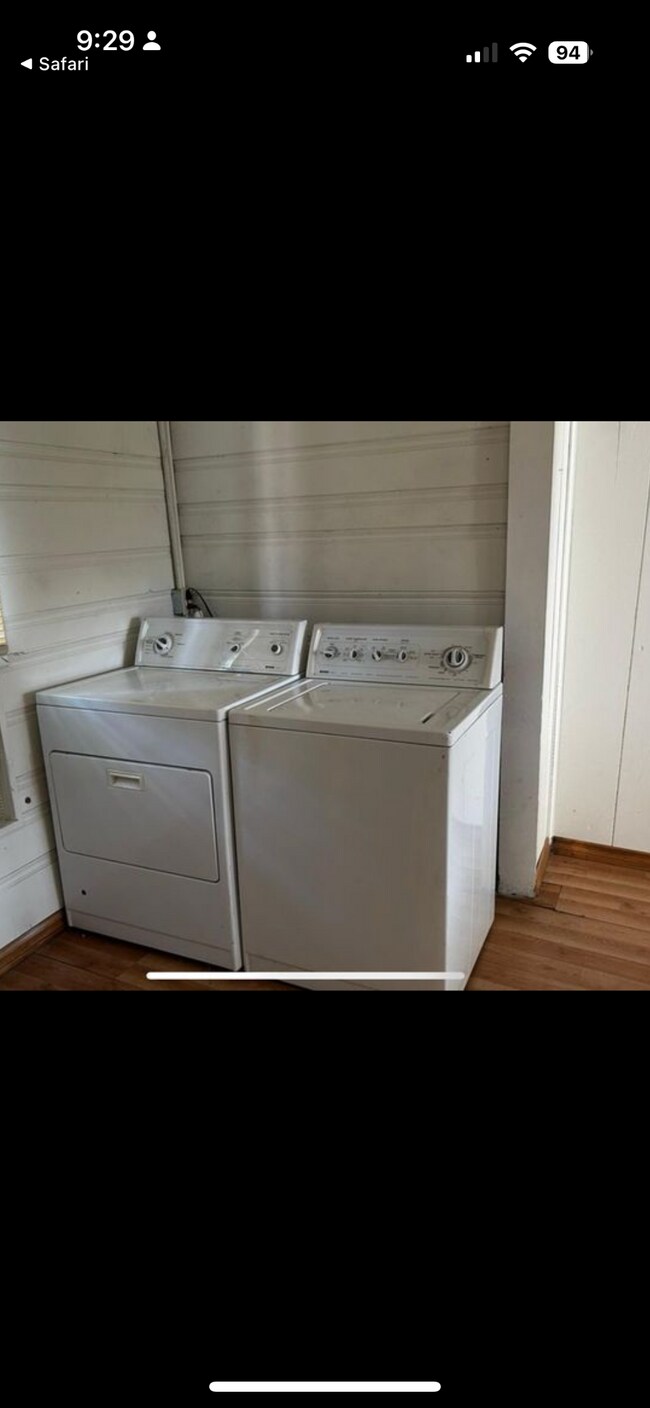 Building Photo - 933 Myrtle Ave