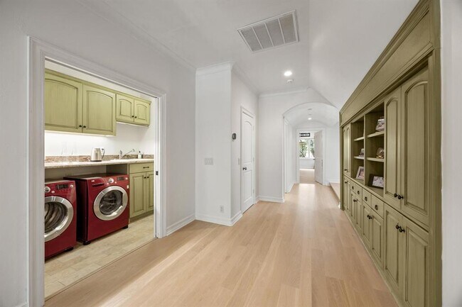 Building Photo - 2805 Calaw Cove
