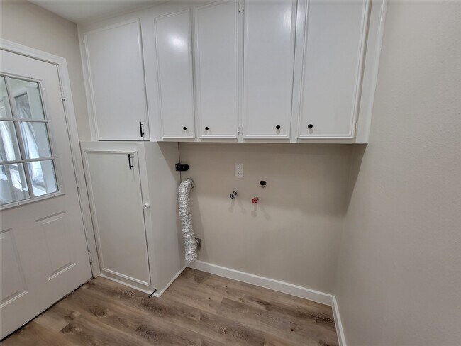 Building Photo - 1409 Drexel Dr