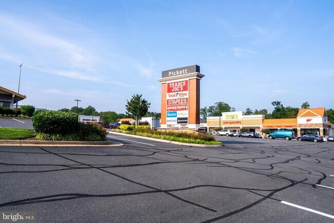 Building Photo - 9207 Hunting Pines Pl