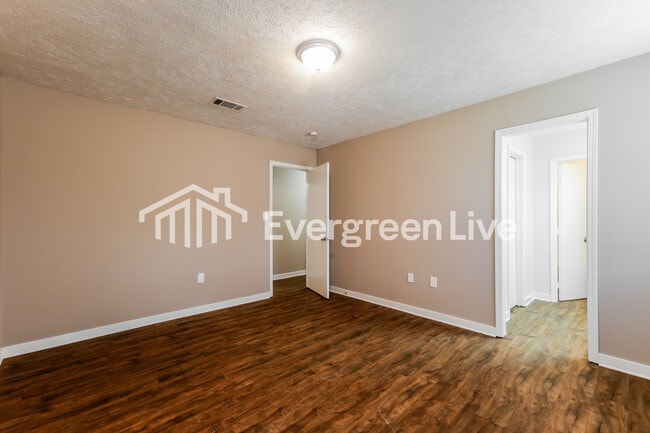 Building Photo - 6153 Floral Dr