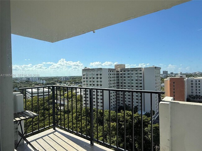 Building Photo - 2780 NE 183rd St