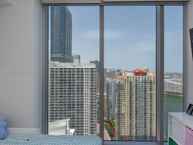 Building Photo - 1300 Brickell Bay Dr