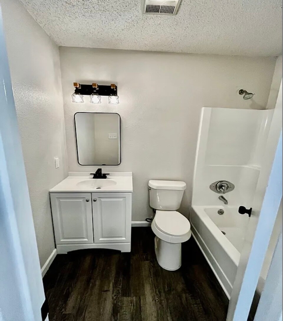 Building Photo - 2810 Diamond Fld