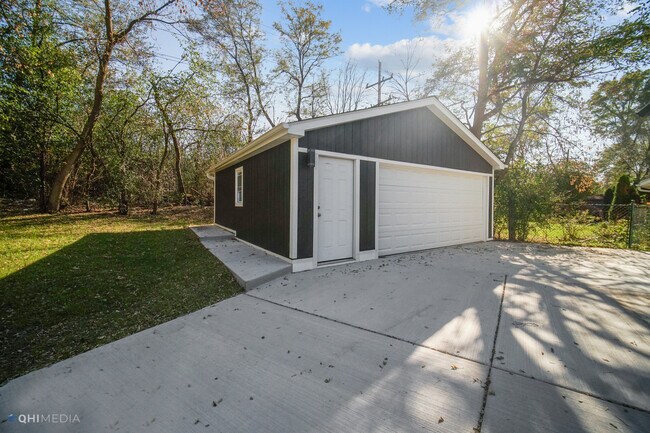 Building Photo - 66 Mionske Dr