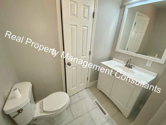 Building Photo - Updated 3-Bedroom Warrensburg Home with Modern Features and Outdoor Oasis!