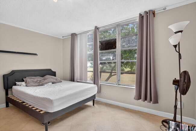 Building Photo - 2671 S Course Dr