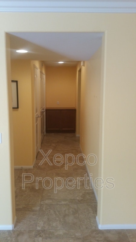 Building Photo - 230 Paseo Bravo