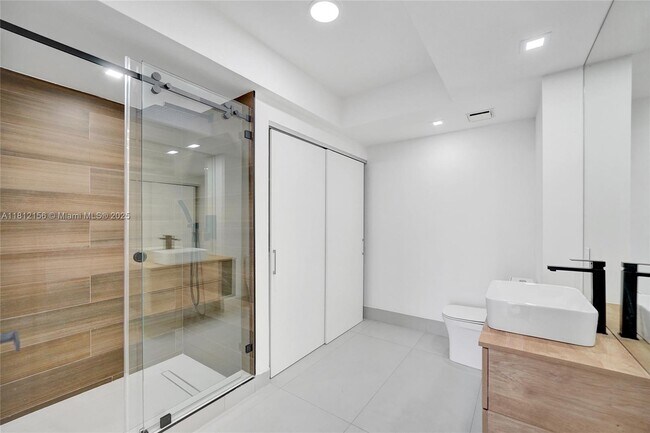 Building Photo - 20281 E Country Club Dr