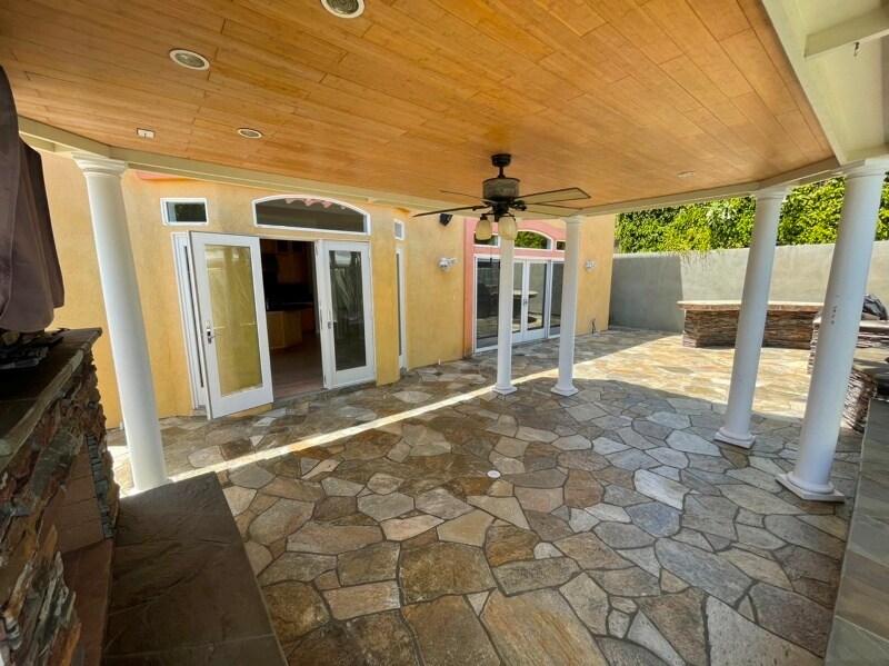 Building Photo - 1120 Steinhart Ave