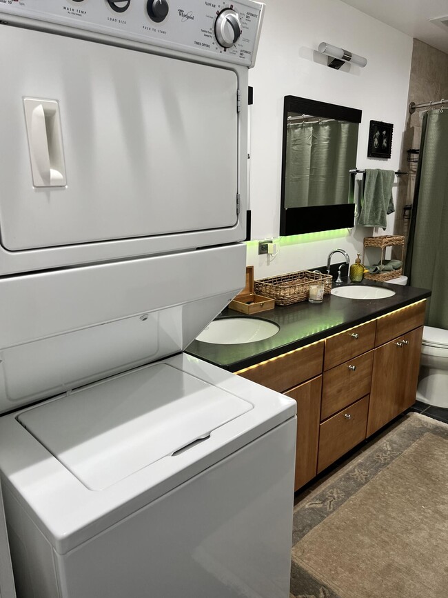 Building Photo - 100 Gold Ave SW