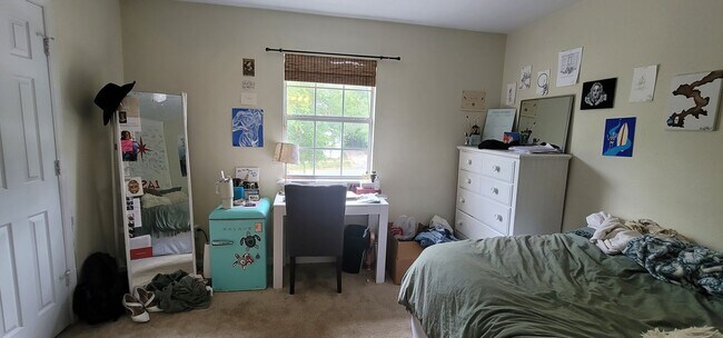 Building Photo - CLOSE TO CAMPUS 3/3 w/ Washer/Dryer, Stainless Appliances, Lawn Maintenance Included, & More! $18...