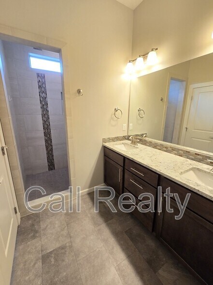 Building Photo - 5530 N Radium Ln