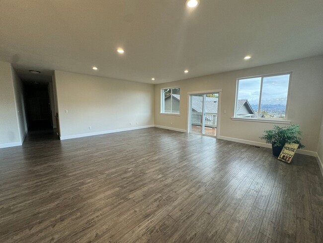 Building Photo - Brand new 3 bedroom 2 bath home in 55+ Com...