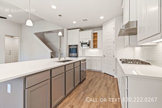 Building Photo - 29003 Throssel Ln