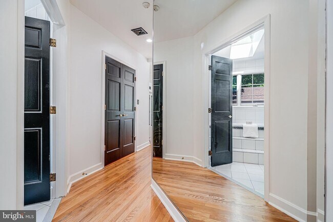 Building Photo - 4817 Chevy Chase Blvd