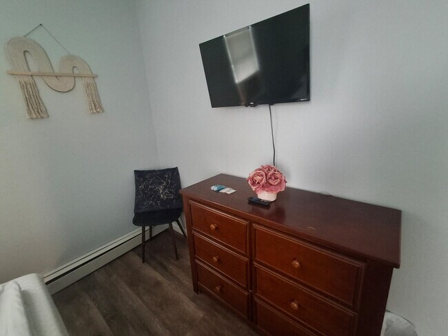 Building Photo - 474 Manton Ave