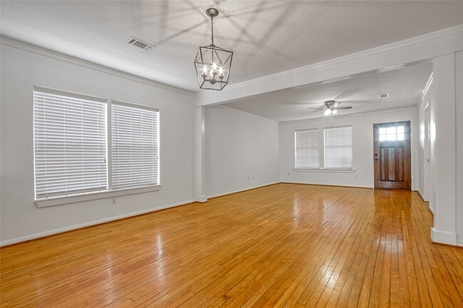 Building Photo - 905 Kern St