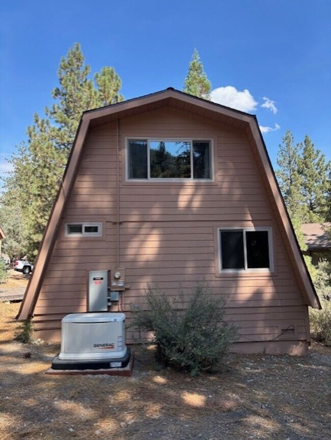 Building Photo - Charming Mountain Retreat with Loft & Scenic Deck in Pine Mountain Club